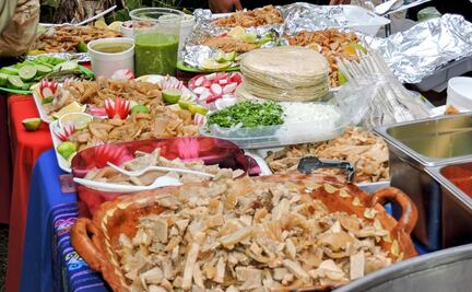 Aquí hay carnitas gratis, lánzate a este festival