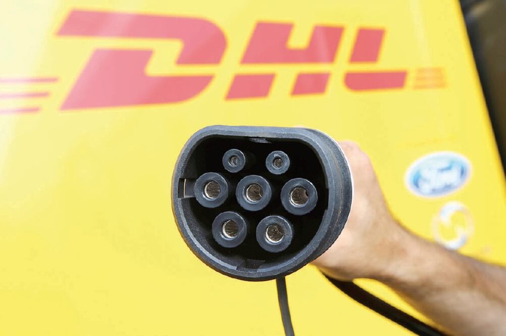 A escala mundial, la flotilla de eléctricos de DHL ha recorrido 13.5 millones de kilómetros, sin emitir 16 mil toneladas menos de CO2. (ARCHIVO EL UNIVERSAL)