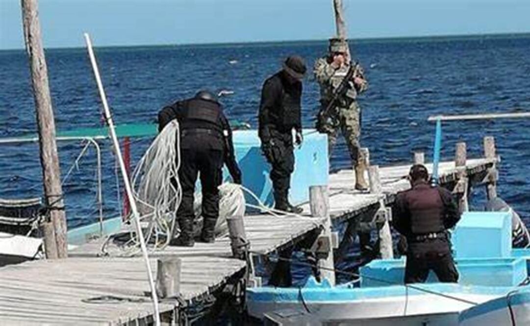 Una familia de pescadores se encuentra extraviada en el mar, luego de que salieron en una embarcación a pesar de que los puertos estaban cerrados a la navegación por el ingreso del frente frío No. 35. Foto: Especial
