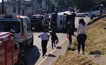 Microbús vuelca y deja a 8 personas heridas en Naucalpan