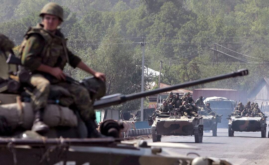 Tropas rusas trasladándose desde Tskhinvali hacia Rusia cerca de la aldea de Dzhava, Osetia del Sur, Georgia. Foto: Maxim Shipenkov/EFE
