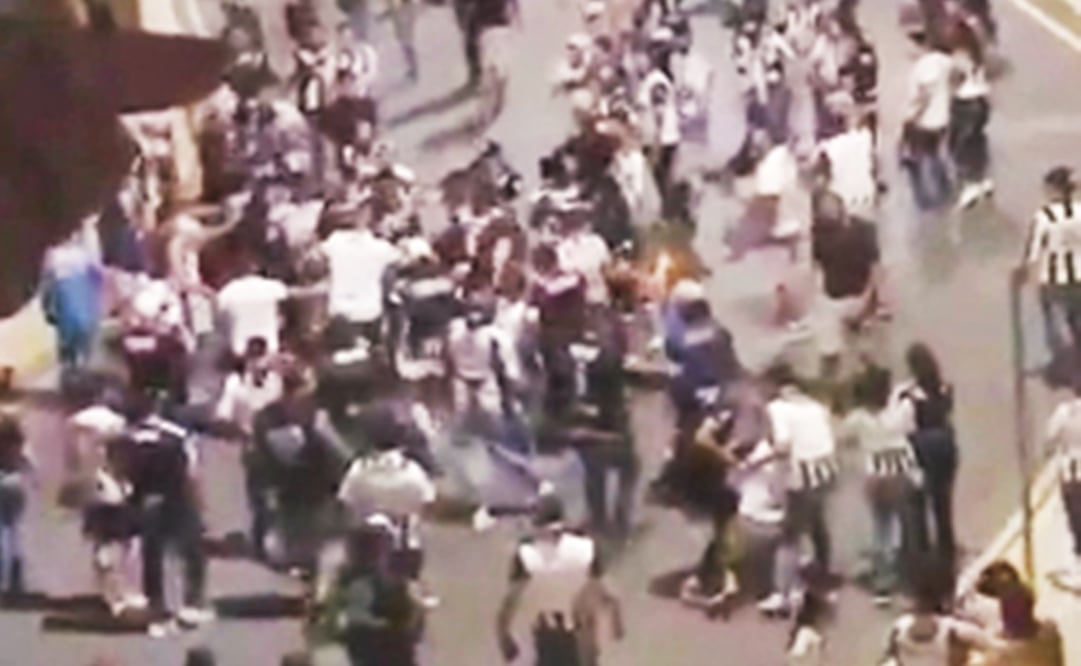 Un simpatizante de Tigres fue brutalmente agredido. (TWITTER)