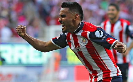 'Gallito' Vázquez cerca de regresar a Chivas