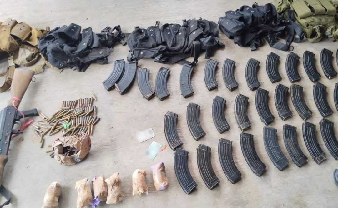 Incautan armas de fuego en Jiquipilas, Chiapas; presuntos criminales huyeron del lugar.
Foto: Especial.
