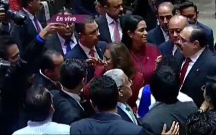 Forcejean diputados del PRI y de Morena