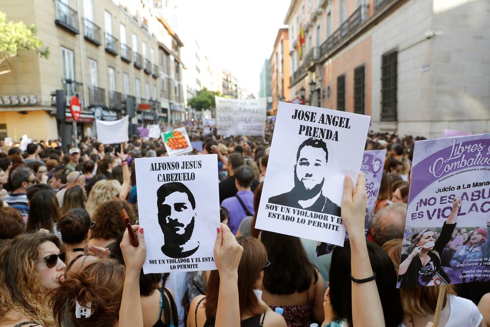 Manifestación de mujeres en Madrid contra la puesta en libertad bajo fianza de los cinco miembros de "la Manada", en junio pasado. Foto: Archivo / EFE