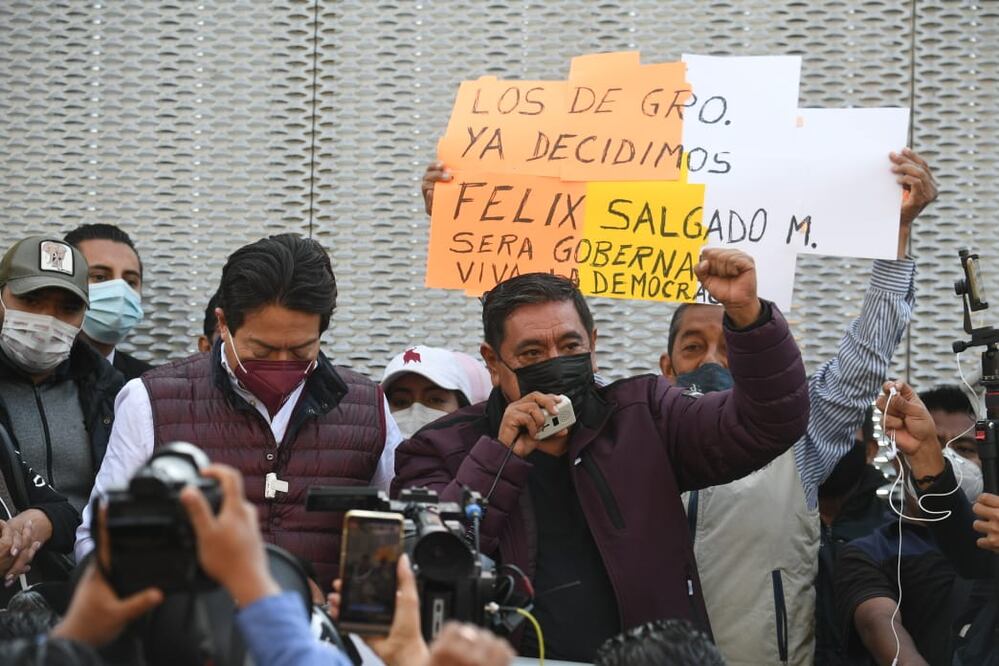 Salgado Macedonio en un plantón esta semana. Foto de Hugo García/EL UNIVERSAL 