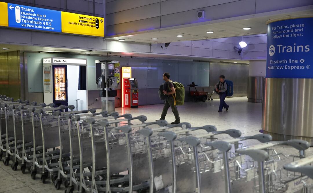 Pasajeros en el aeropuerto de Heathrow. Foto: EFE