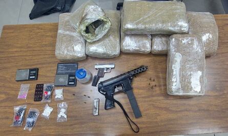 Caen traficantes con drogas y armas en distintos operativos de Chalco