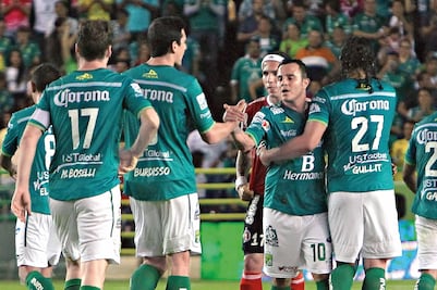 León trepa a la cima; gana a Xolos