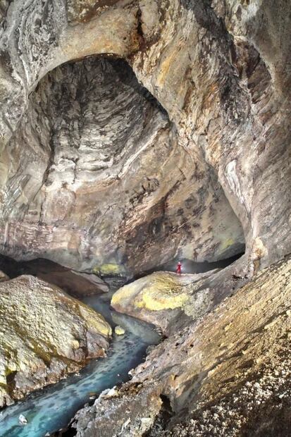 Foto de la cueva en la que se encontró esta única telaraña. Foto: EFE