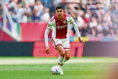 Edson Álvarez está en la mira de un club de Inglaterra