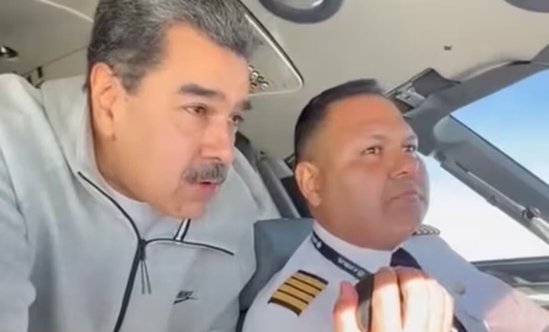 El presidente Nicolás Maduro junto al piloto Bitner Villegas, en la cabina de un avión. FOTO: ESPECIAL