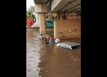 Tormenta tropical Ivo causa corrientes de agua y arrastra varios vehículos