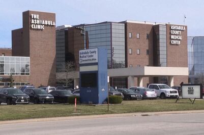 Mujeres llevan cadáver de un hombre a un banco para retirar su dinero en Ohio