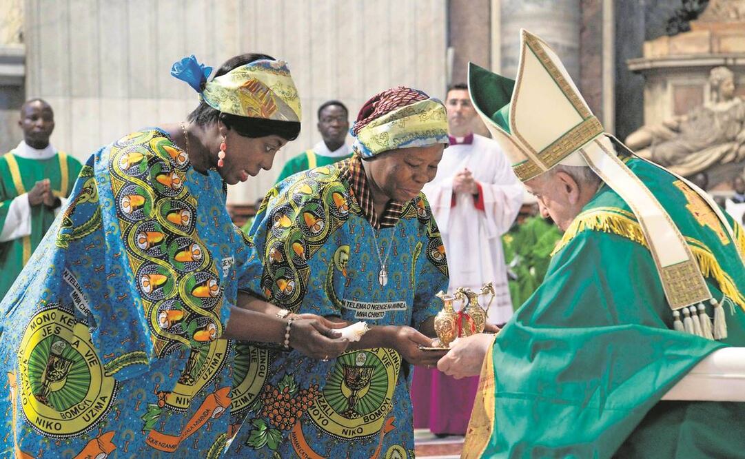 El papa Francisco, durante una misa para la comunidad congoleña, ayer en Ciudad del Vaticano. Foto: EFE 