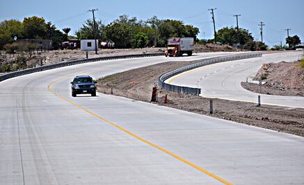 Advierten a vacacionistas de desviaciones en carretera de Sonora