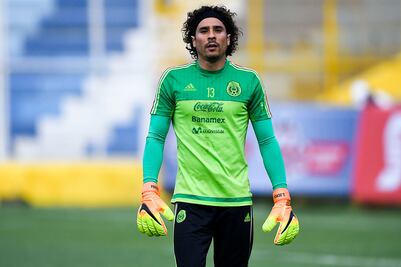 Memo Ochoa contra Barcelona