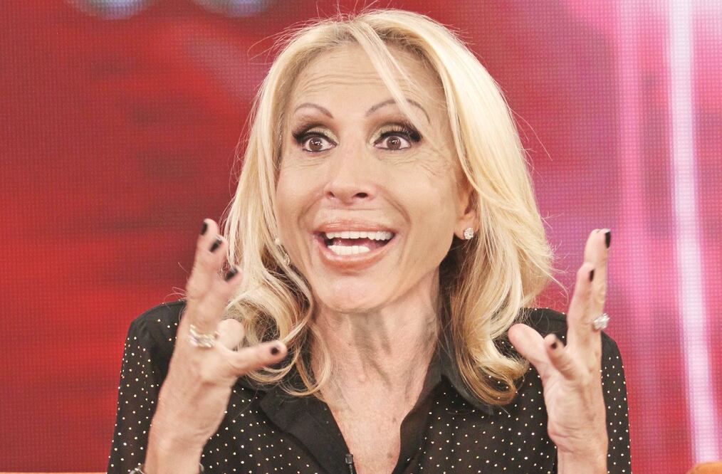 Laura Bozzo portó con mucha seguridad su llamativo vestuario / Foto: Archivo El Universal