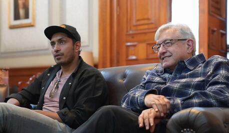 Tenoch Huerta habla con AMLO sobre cultura y racismo