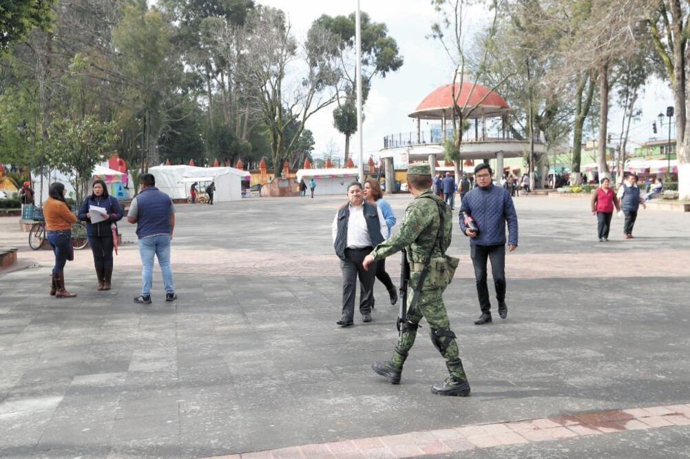 Habitantes de Zinacantepec dijeron que pese a los rondines de la policía municipal, que son apoyados por elementos de la Sedena, desde hace un par de meses los robos se han tornado más violentos. Foto: JORGE ALVARADO. EL UNIVERSAL