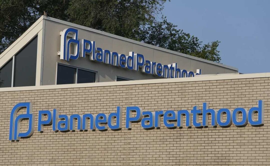Un letrero de Planned Parenthood fuera de una clínica, el 1 de agosto de 2023, en Indianápolis. Foto: AP/Archivo