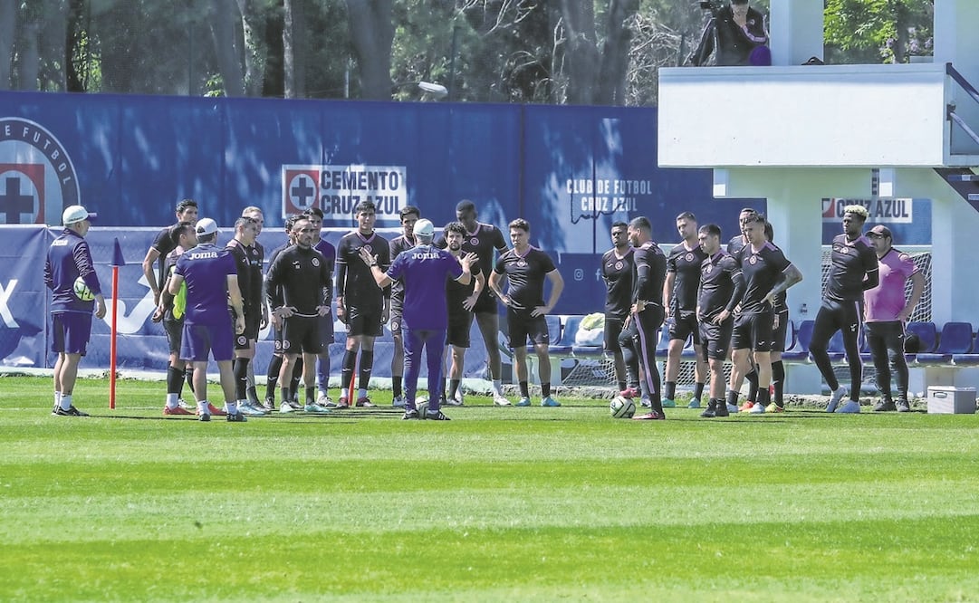 El técnico ha realizado varios interescuadras esta semana. Foto: Cruz Azul