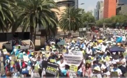 Manifestantes avanzan hacia el congreso capitalino; rechazan el aborto