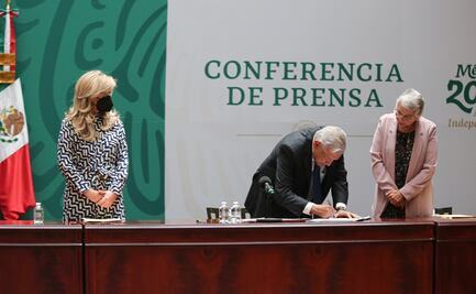 AMLO firma Acuerdo Nacional por la Democracia con los gobernadores