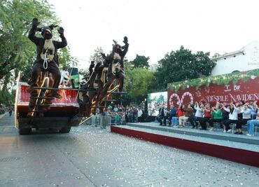 Américo Villarreal enciende pino navideño e inaugura desfile navideño; desea lo mejor para Tamaulipas
