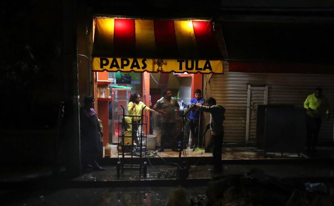 Damnificados corren a presidente municipal de Tula tras inundaciones