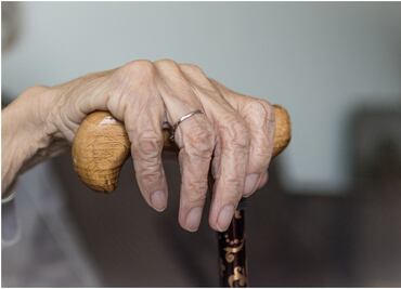 Golpean a mexicoamericana, de 70 años, tras confundirla con asiática en Los Ángeles