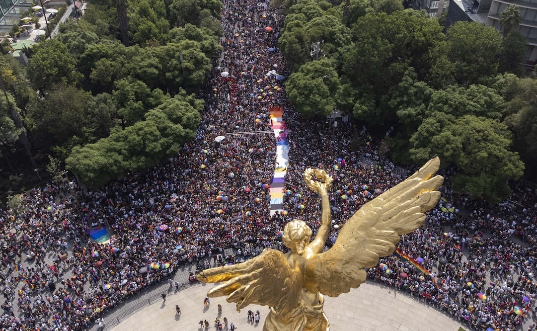Luego de dos años de no salir a las calles, miles de personas desbordaron Avenida Paseo de la Reforma y el Centro de la Ciudad de México. Foto: RENE VILLEDA/EL UNIVERSAL