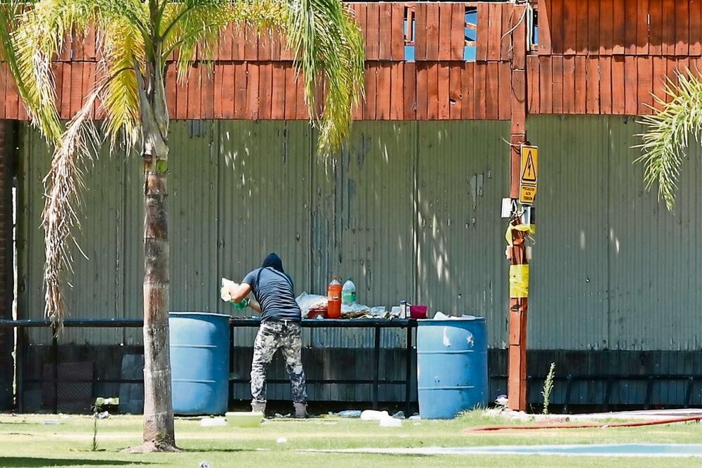 Tras lo ocurrido en La Palma, realizan labores de limpieza. Foto: Valente Rosas / EL UNIVERSAL