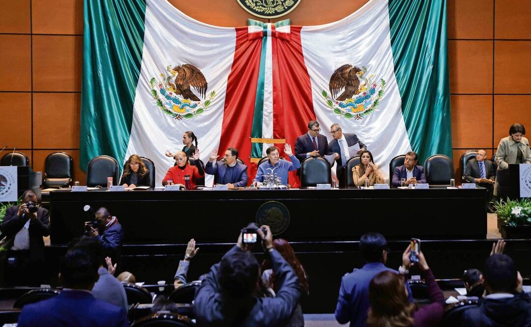 Durante la sesión de la Comisión Permanente del Congreso de la Unión se declaró constitucional la reforma judicial, lo que ocasionó una confrontación. Foto: Diego Simón Sánchez | El Universal