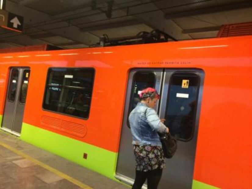 Usuarios reportan rezagos en L12 del Metro