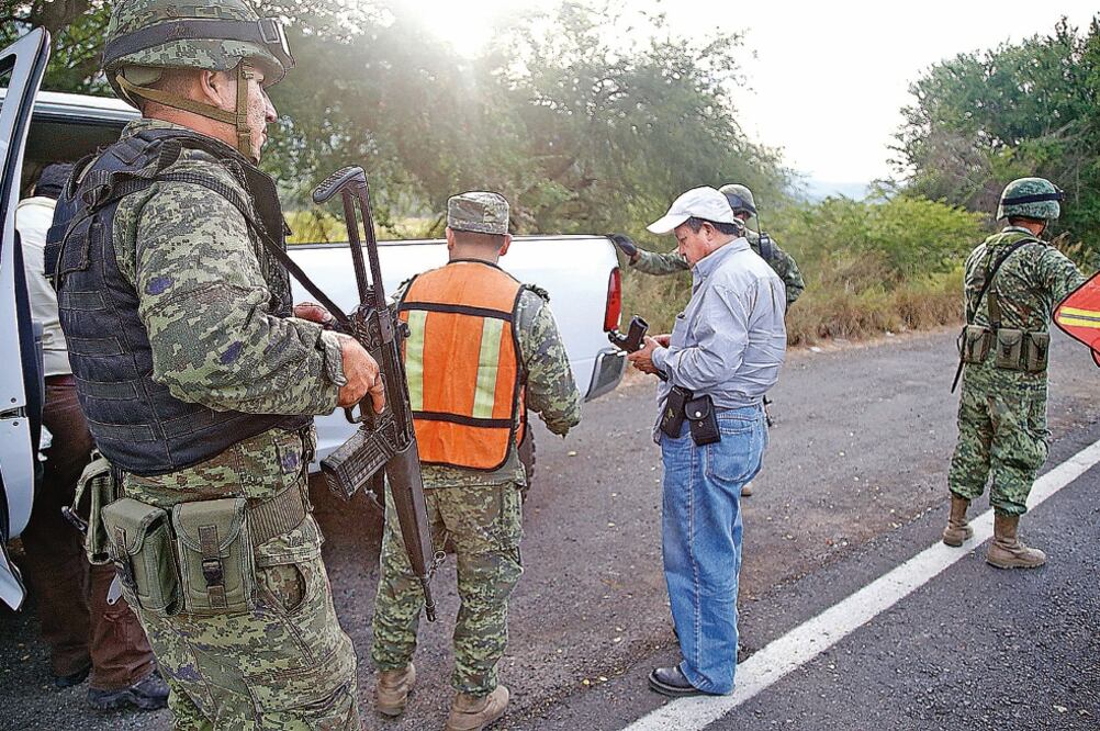 La CNDH estimó que las Fuerzas Armadas, en tanto emprenden el retorno a los cuarteles, deben evitar participar en la prevención de delitos (ARCHIVO EL UNIVERSAL)