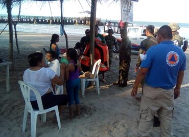 Marinos rescatan a dos niñas que se ahogaban en Veracruz