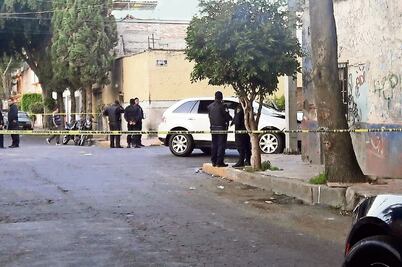 Encuentran cadáver en una camioneta en Miguel Hidalgo