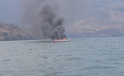 Rescatan a pasajeros de lancha que se incendió en Chiapas