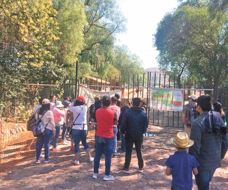 El acceso fue denegado debido a que se cumplió con 30% de aforo. Foto: EMILIO FERNÁNDEZ. EL UNIVERSAL