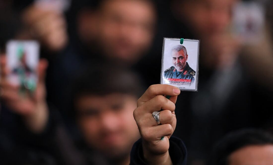 Participants holding a photo of Iranian commander Qasem Soleimani during mourning ceremony - Photo: SalamPix / ABACAPRESS.COM via REUTERS