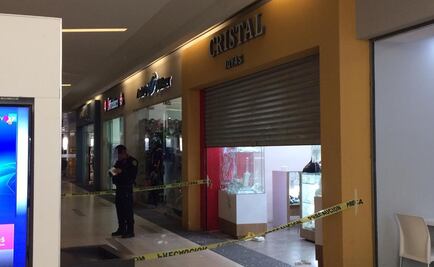Con mazos y pistolas asaltan joyería en Portal Centro