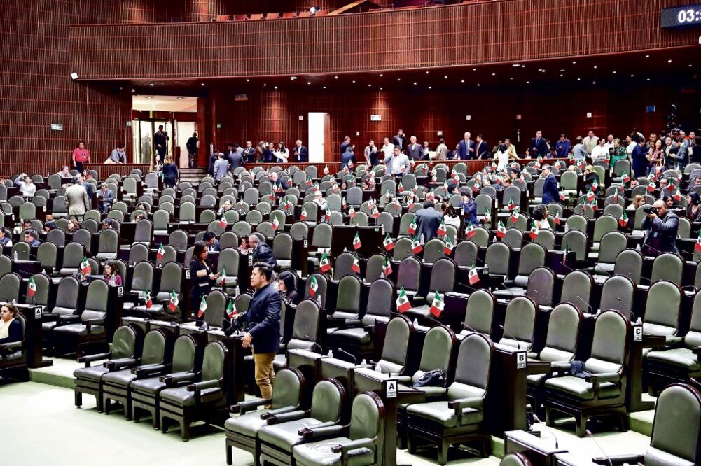 Los legisladores avalaron hace unos días el calendario legislativo con el que trabajarán y decidieron adelantar ayer la sesión programada para este jueves 15 de septiembre y así poder descansar cinco días (LUCÍA GODÍNEZ. EL UNIVERSAL)