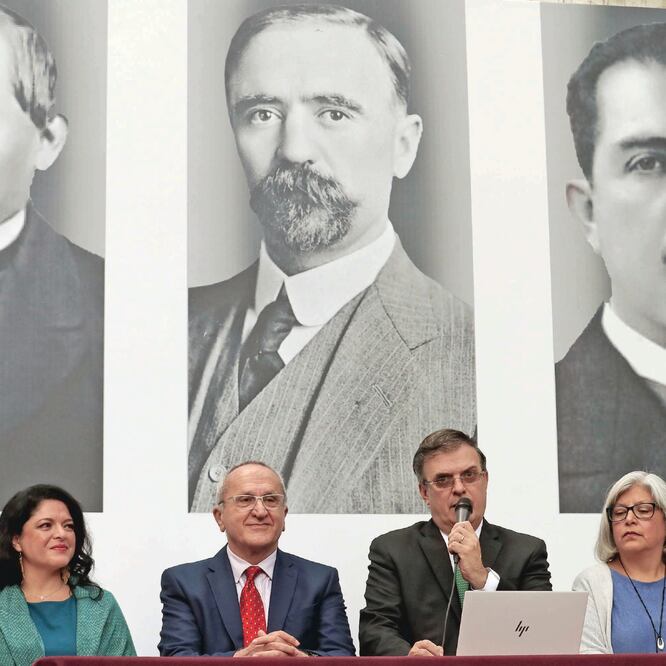 Los integrantes del equipo de transición Alejandra Frausto, Jesús Seade, Marcelo Ebrard y Graciela Márquez, en conferencia de prensa sobre el nuevo acuerdo comercial alcanzado entre México, Estados Unidos y Canadá. JUAN CARLOS REYES. EL UNIVERSAL