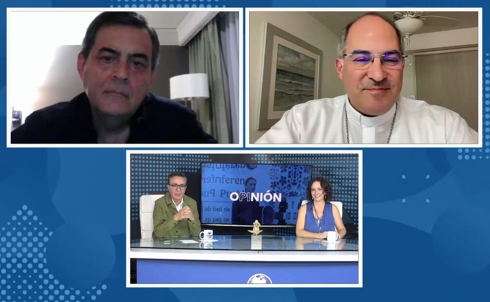 Roberto Blancarte y Monseñor Héctor Mario Pérez dialogan con David Aponte y Maite Azuela en Con los de Casa. Foto: Captura