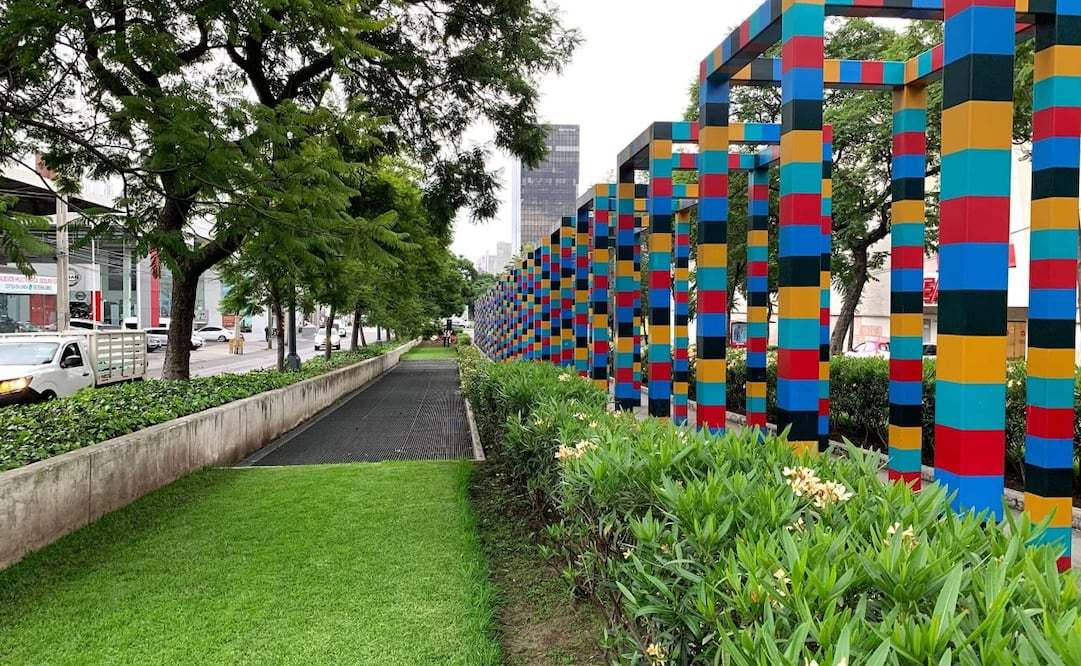 La estrucutra monumental en honor a Carlos Fuentes se encuentra en Polanco. Foto: Secretaría de Turismo de la Ciudad de México
