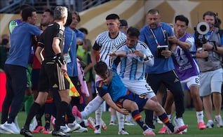 FIFA sanciona a jugadores de Argentina y España por la pelea al finalizar la Final del Mundial 2026