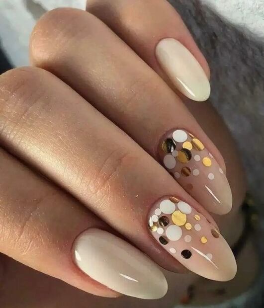 Uñas confeti. Foto: Instagram @nailkerylavigaportalchurubusco