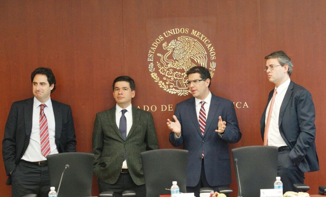 Funcionarios de Hacienda y senadores del PRD sostuvieron este viernes una reunión de trabajo para discutir las minutas de la Ley de Ingresos y Miscelánea Fiscal para 2016 que aprobó la Cámara Baja (ESPECIAL)